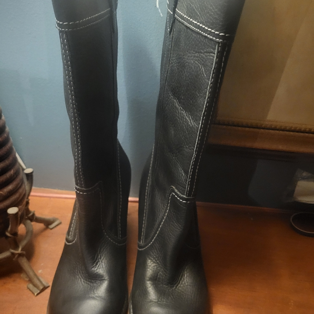Elegant Black Leather Women's Boots By Timberland